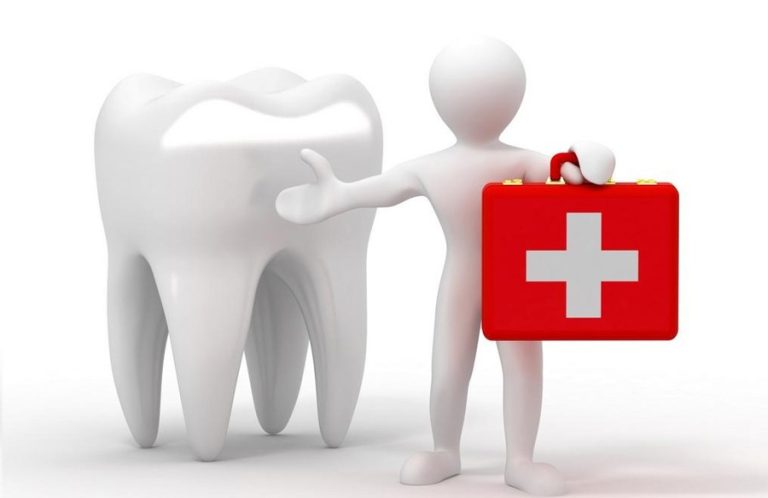 3D figure with a red first aid kit standing beside a large tooth, symbolizing dental care or emergency dental attention.